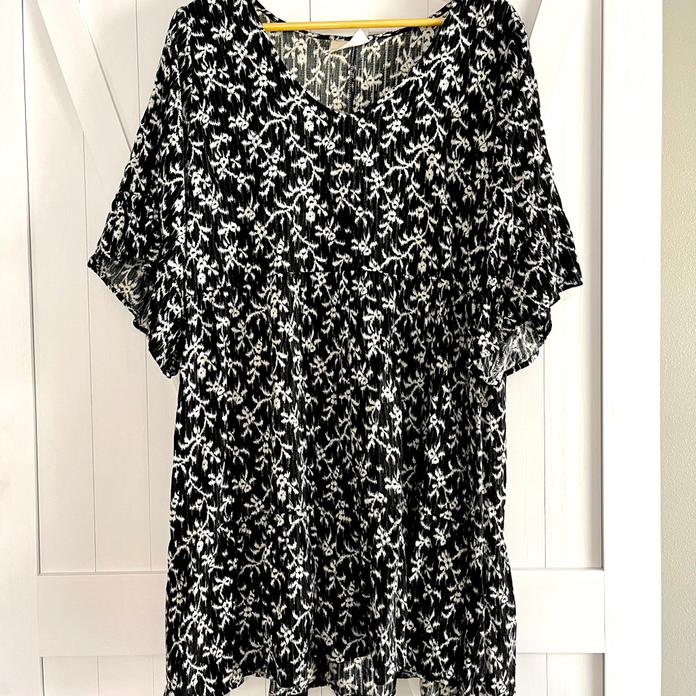 Black white babydoll style dress